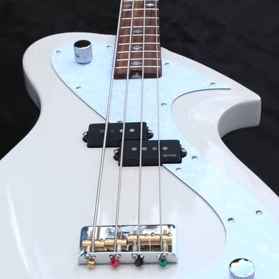 Vibe Guitars VibroBass 30 - short scale bass guitar image 9