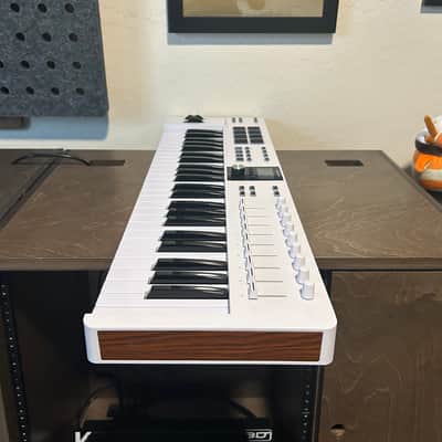 Arturia KeyLab Essential 49 MkIII MIDI Controller 2023 - Present White image 4
