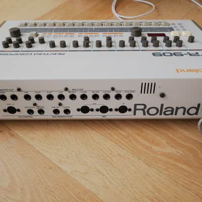 Roland TR-909 Rhythm Composer 1983 - 1985 - White image 8