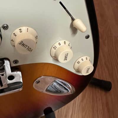 Fender American Deluxe Fat Stratocaster HSS with Rosewood Fretboard 1999 - 2003 3-Color Sunburst image 3