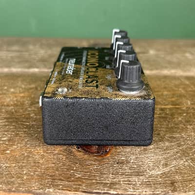 Neunaber Audio Iconoclast Speaker Emulator 2010s - Black/Gold image 5