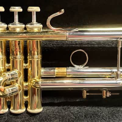 Bach Stradivarius Trumpet Model 37, Brass Finish image 3