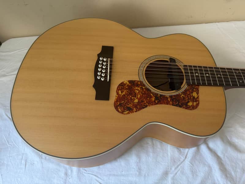 Guild F2512E