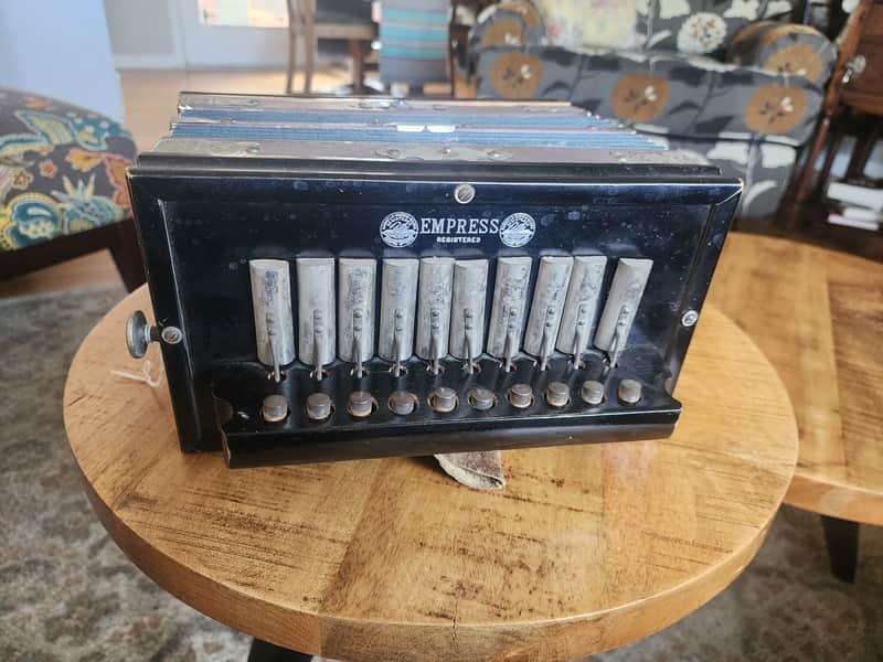 Vintage Empress Accordian - Black image 1