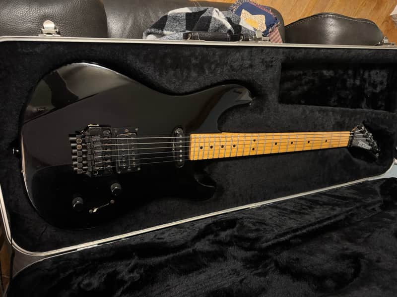 Peavey Tracer with original hard case image 1