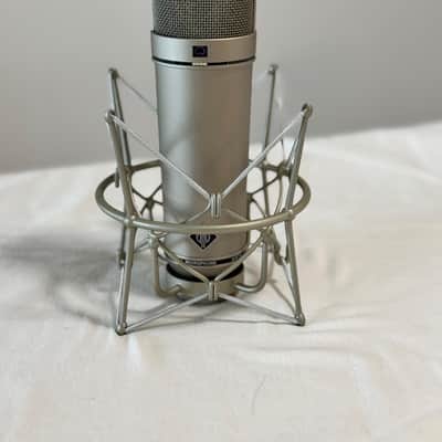 Neumann U 87 Ai Complete Vocal Recording Package + Shock Mount, Case, Pop Filter, Cables – Excellent image 5