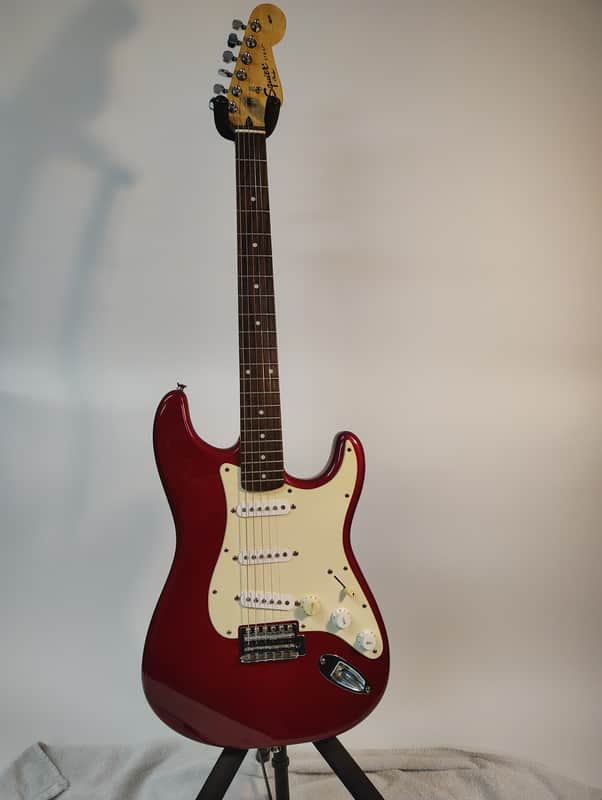 Squier Affinity Series Stratocaster with Rosewood Fretboard 2004 - 2013 - Metallic Red image 1