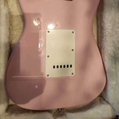 Squier Classic Vibe ’60s Stratocaster HSS Shell Pink + CME Pink Hardshell Case image 14
