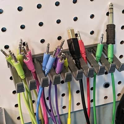 Immagine DIY Pegboard Cable Holder (2-pack) - 2