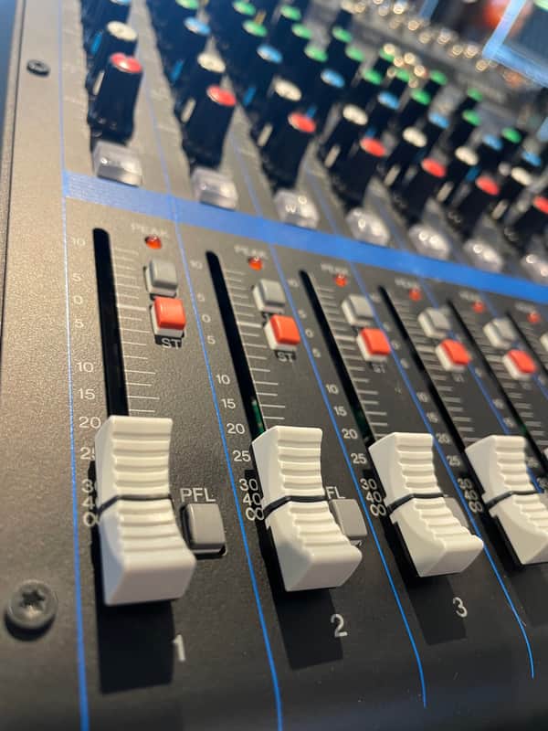 Yamaha MG12XU 12-Channel Analog Mixer