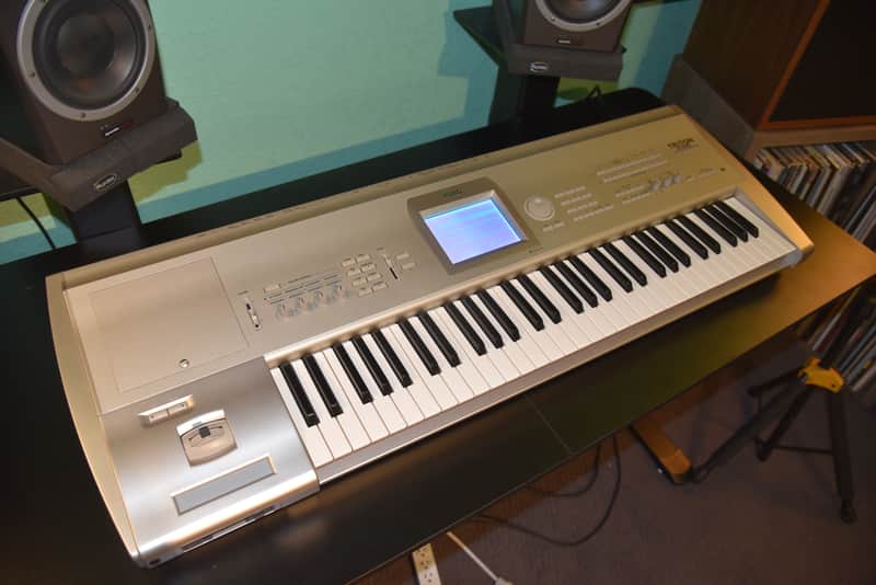 Korg Triton Studio Music Workstation/Sampler - 61 keys 2001-2003 - Silver image 1