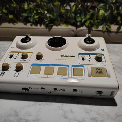 TASCAM MiNiSTUDIO Creator US‑42 USB Audio Interface – Streaming/Podcast Mixer – Tested image 7