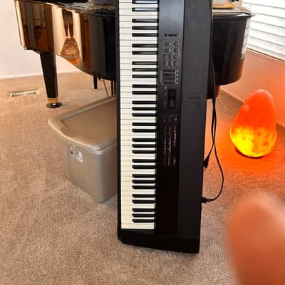 Roland RD-600 88-Key Digital Stage Piano 1997 - 2002 - Black