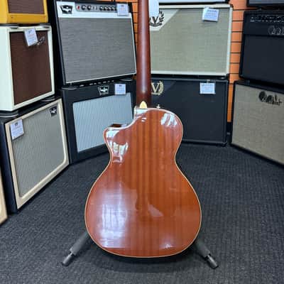 Fender acoustic Bass "Kingman" shaded edge burst finish with soft case image 2