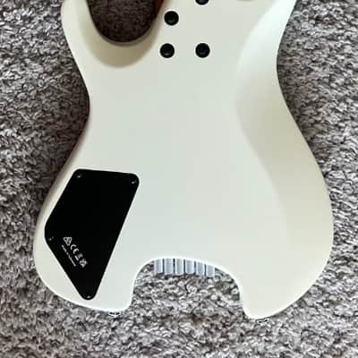 Ibanez ICHI10VWM Ichika Signature Headless Electric Guitar, Vintage White Matte image 2