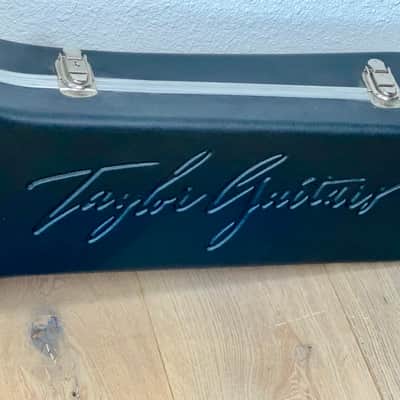 Taylor Deluxe Hardshell Grand Auditorium Smaller Body Guitar Case Molded Black Includes Key ! image 12