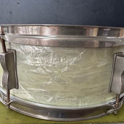 Ludwig No. 490 Pioneer 6.5x14" 6-Lug Snare Drum with Keystone Badge 1960 - 1963 - White Marine Pearl image 7