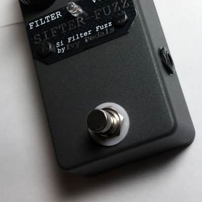 Ivy Pedals Sifter Fuzz - 2026 Moon Grey Model - Filter-Fuzz image 6