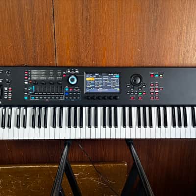 Yamaha MODX M7 76-key Performance Synthesizer w/ gig bag