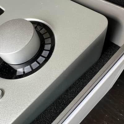 MINT Universal Audio Apollo Solo Thunderbolt 3 Audio Interface 2020 - Present - Silver image 4