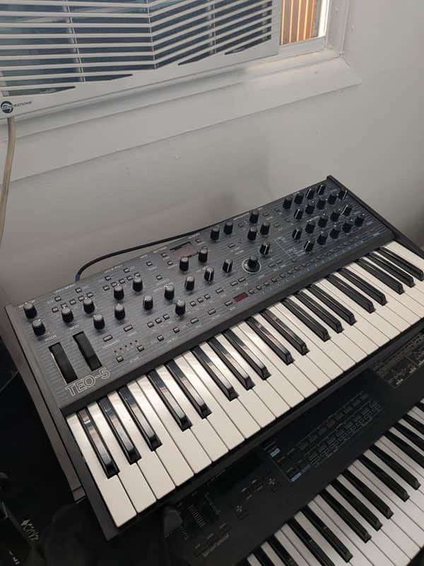 Oberheim TEO-5 44-Key 5-Voice Synthesizer 2024 - Present - Black image 1