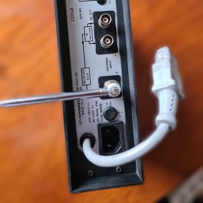 Sennheiser Sennheiser EM2003 True Diversity Receiver + SK2012 Transmitter – 210.700 MHz – Classic Pro System image 17