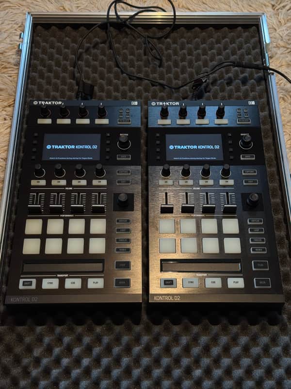 Immagine Native Instruments Traktor Kontrol D2 2010s - Black - 1