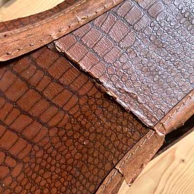 1960s Gibson Faux Alligator Chipboard Guitar Case in Terrible Condition image 24