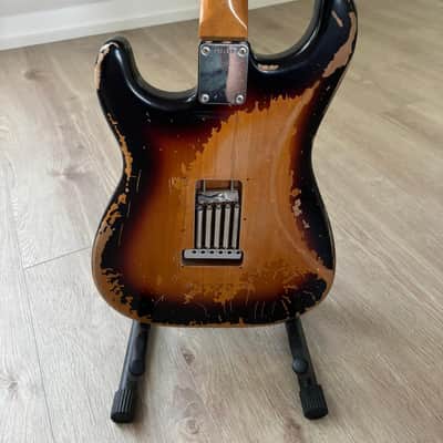 Fender Mike McCready Signature Stratocaster 2023 - Present - 3-Color Sunburst Relic image 2