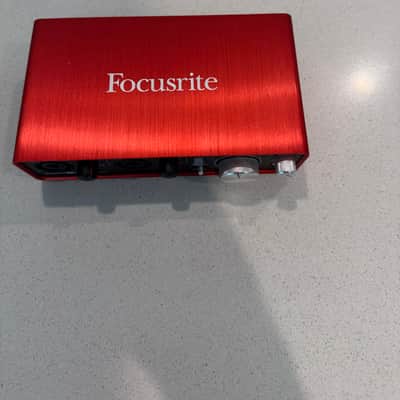 Focusrite Scarlett 2i2 2nd Gen USB Audio Interface 2016 - 2018 Red / Black image 2