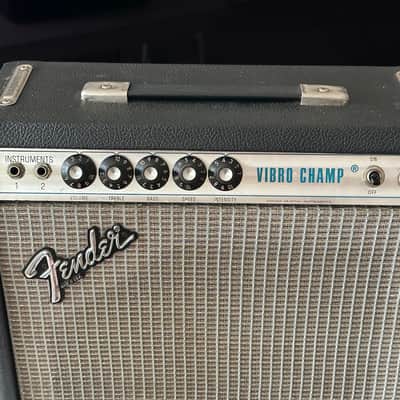 FENDER VIBRO CHAMP 1978 EU version 200-240 volt, incl. Footswitch image 3