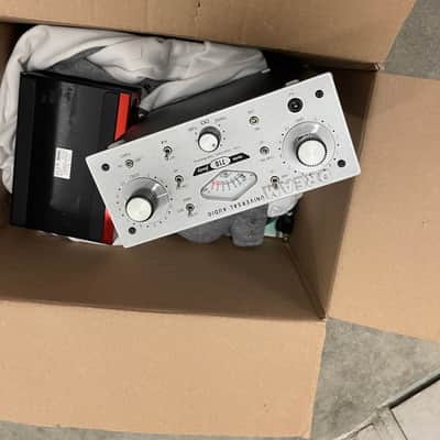 Universal Audio 710 Twin-Finity Tone Blending Mic Preamp image 2