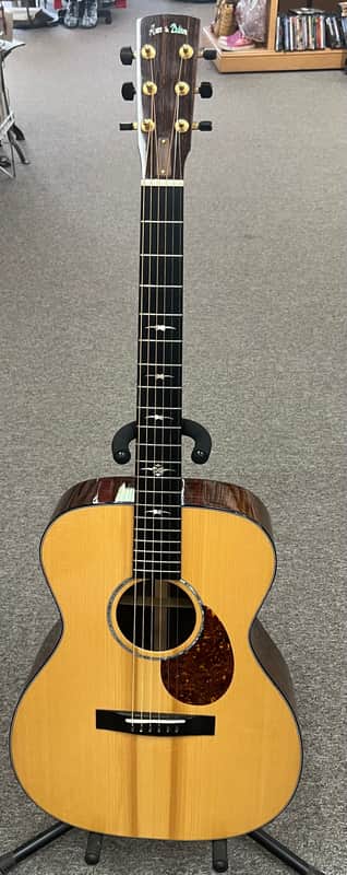 Huss and Dalton OM-Custom with Case image 1