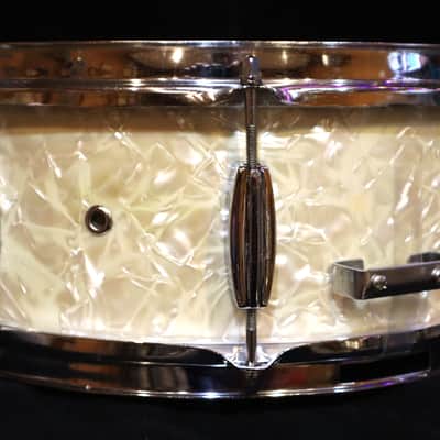 MIJ White Marine Pearl 8-Lug Snare image 4
