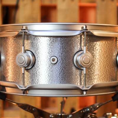 DW 5.5x13 Collector's 3mm Wrinkle Coat Aluminum Snare Drum w/ Satin Chrome Hardware image 2