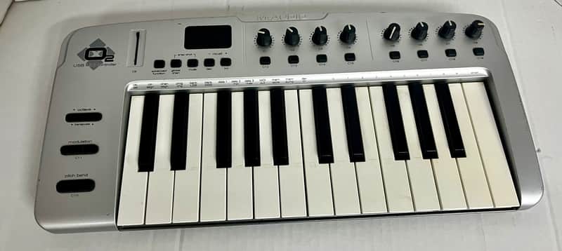 M-Audio O2 25 Key Midi Keyboard Bild 1
