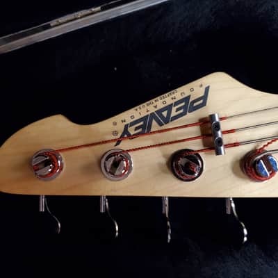 Peavey Foundation Bass Guitar w HSC image 2