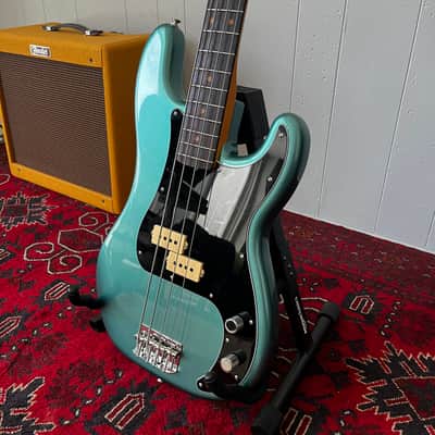 Mojo Dojo – Faded Sherwood Green Metallic Precision Bass – AV II Neck – DiMarzio Model P – American Classic Body – Pro Setup – Great Player image 6