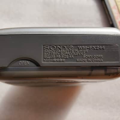 Sony WM-FX244 AM FM cassette walkman Early 2000s - Silver image 9