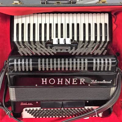 Hohner International 20L Accordion Black image 1
