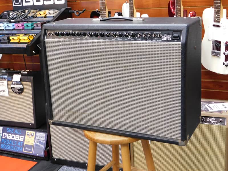 Fender Ultimate Chorus 2X12 Stereo Guitar Amplifier image 1
