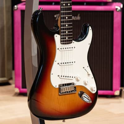 Fender American Stratocaster - 3-Tone Sunburst 2002 image 3