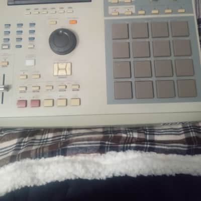 Akai MPC2000XL MIDI Production Center 2000 - 2005 - Grey image 6