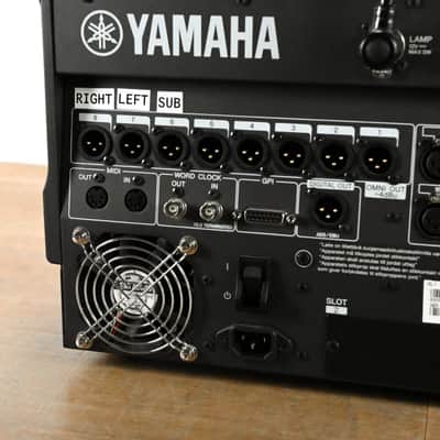 Yamaha QL1 16-Input / 8-Output Digital Mixing Console CG012RA image 10