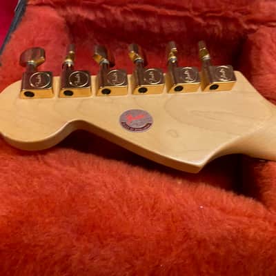 FENDER STATOCASTER 50th ANNIVERSARY LIMITED EDITION S2340 OF 2500 image 5