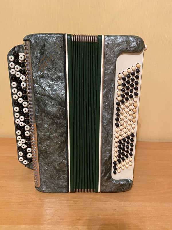 Button Accordion Tenor 100 Bass USSR Bayan Straps Soviet Made in Russia Vintage image 1