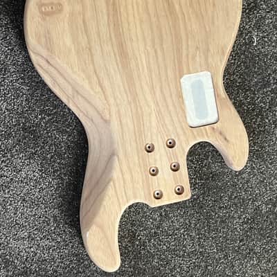 G&L CLF Research L-2500 S750 bass body V USA base coat ash image 4