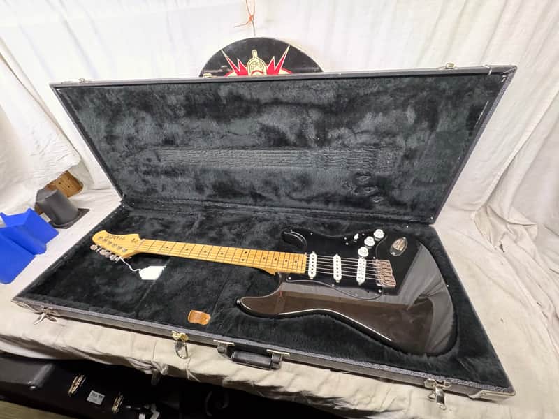 Hamer USA Daytona Guitar S-style with Case - Black / Maple neck image 1