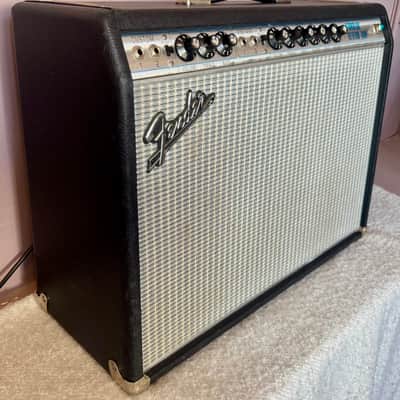 Fender '68 Custom Vibrolux Reverb Amp 2-Channel 35-Watt 2x10" Guitar Combo image 3