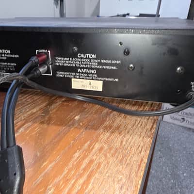 Carver TX-11 Quartz Synthesized FM Tuner image 2